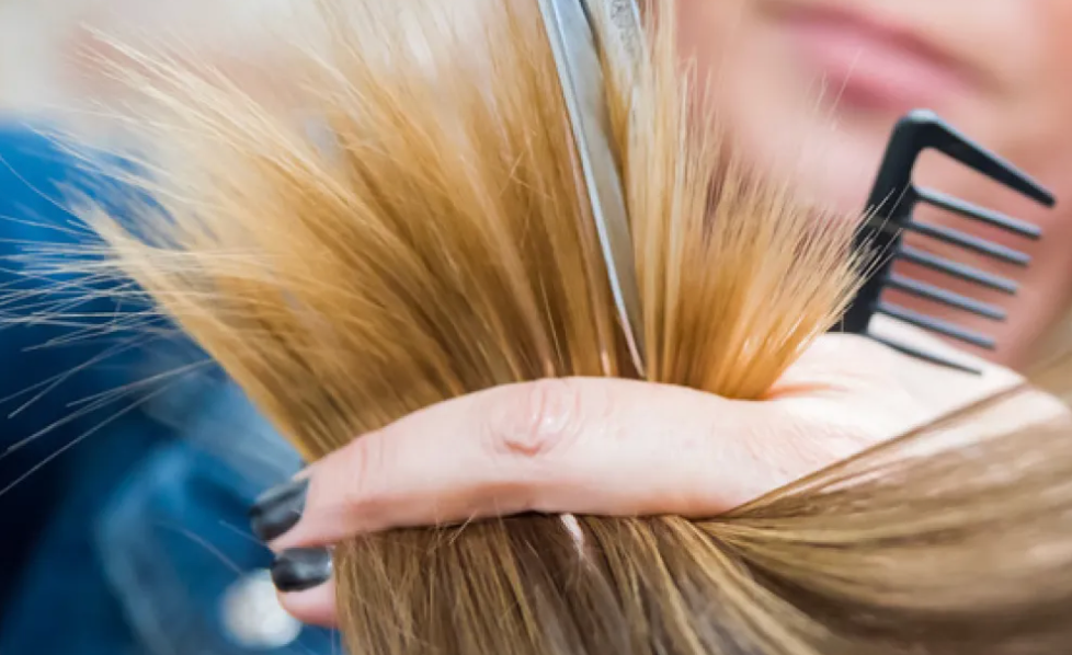 TAGLIO A CAPELLI ASCIUTTI